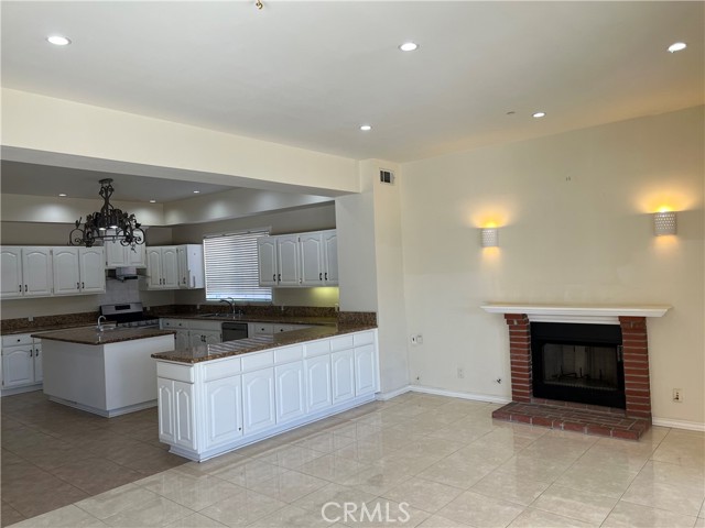 7004 Longridge Avenue, North Hollywood CA: https://media.crmls.org/medias/c1528c79-f3d6-42ee-95ad-67d37562aea1.jpg