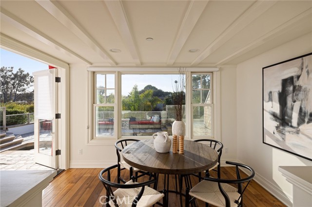 633 Rockford Road, Corona del Mar CA: https://media.crmls.org/medias/c152aa5d-1403-443c-bc13-bb87e15ee4b4.jpg