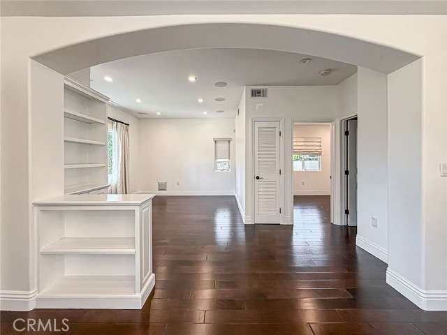 Detail Gallery Image 9 of 58 For 5960 Balcom, Encino,  CA 91316 - 4 Beds | 4 Baths