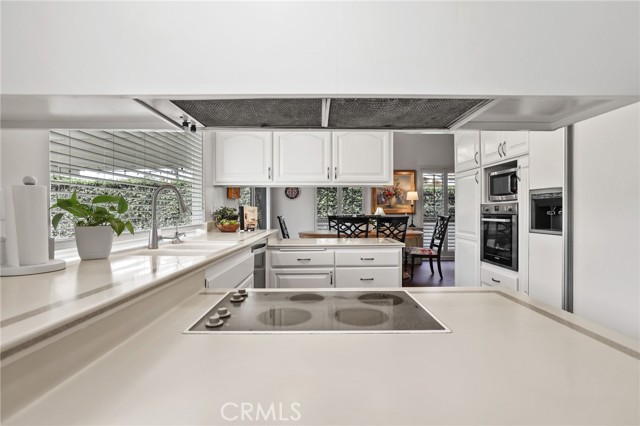 3122 Ruth Elaine Drive, Rossmoor CA: https://media.crmls.org/medias/c15422f6-7734-47ec-8789-5bb7b3e6ec57.jpg