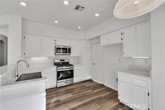 Detail Gallery Image 32 of 63 For 4314 Tornado, Palmdale,  CA 93552 - 3 Beds | 3 Baths