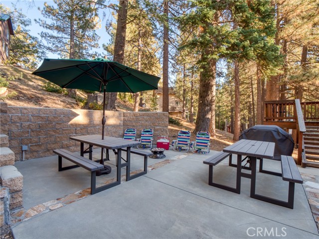 Huge concret patio off of the kitchen