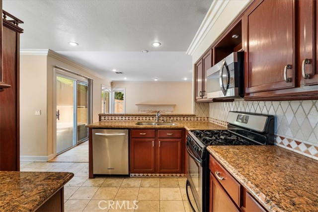 Detail Gallery Image 9 of 30 For 1008 Funquest Dr, Fallbrook,  CA 92028 - 4 Beds | 3 Baths
