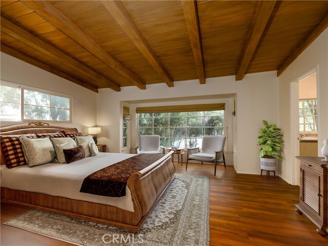 Detail Gallery Image 28 of 65 For 4539 Hayvenhurst, Encino,  CA 91436 - 3 Beds | 3 Baths