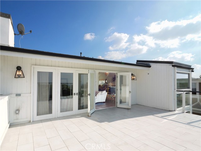 Detail Gallery Image 10 of 12 For 207 S Poinsettia Ave, Manhattan Beach,  CA 90266 - 4 Beds | 5 Baths