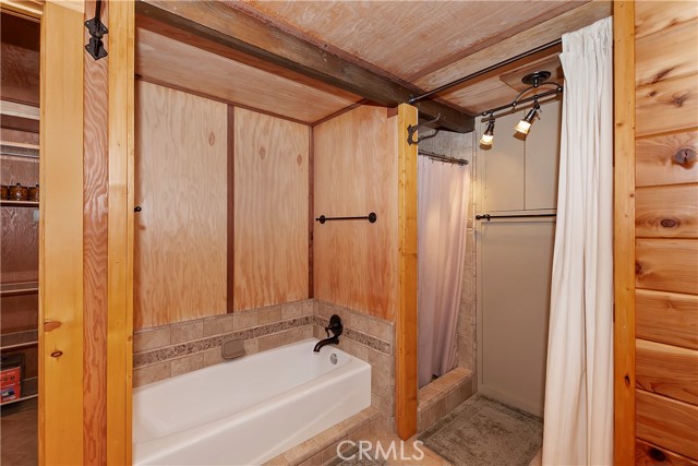 Detail Gallery Image 23 of 32 For 687 Crest Estates Dr, Lake Arrowhead,  CA 92352 - 3 Beds | 2/1 Baths