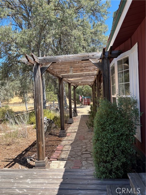 4060 Indian Peak Road, Mariposa CA: https://media.crmls.org/medias/c1564157-cce3-4ff9-8567-0392c304b161.jpg