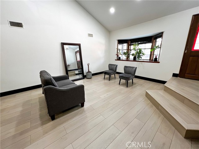 9800 Sunland Boulevard photo 6