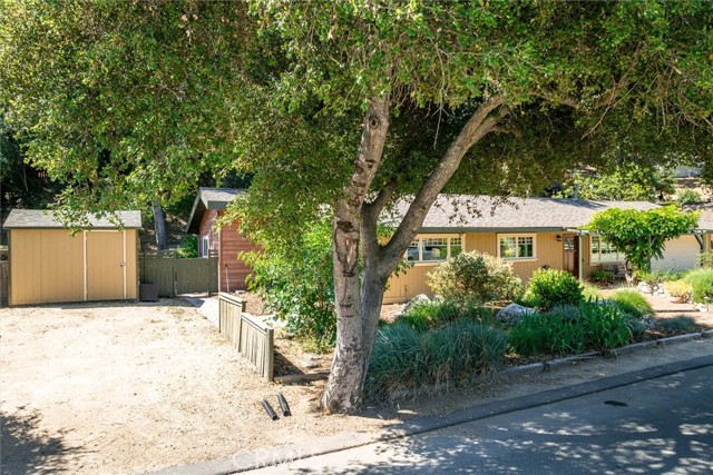 6950 Navarette Avenue, Atascadero CA: https://media.crmls.org/medias/c156839e-a76c-4c06-91b8-b2a5f95a69c5.jpg