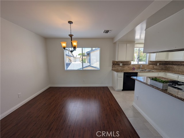 529 E Colorado Boulevard, Monrovia CA: https://media.crmls.org/medias/c156976d-0414-42d1-937c-e67daebf1c81.jpg