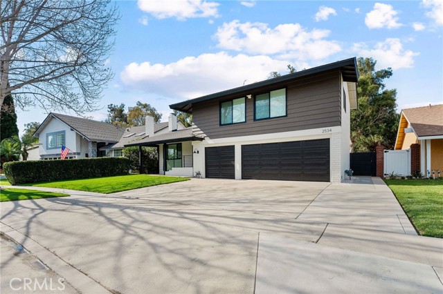 Detail Gallery Image 3 of 50 For 2534 Alona, Santa Ana,  CA 92706 - 5 Beds | 4 Baths