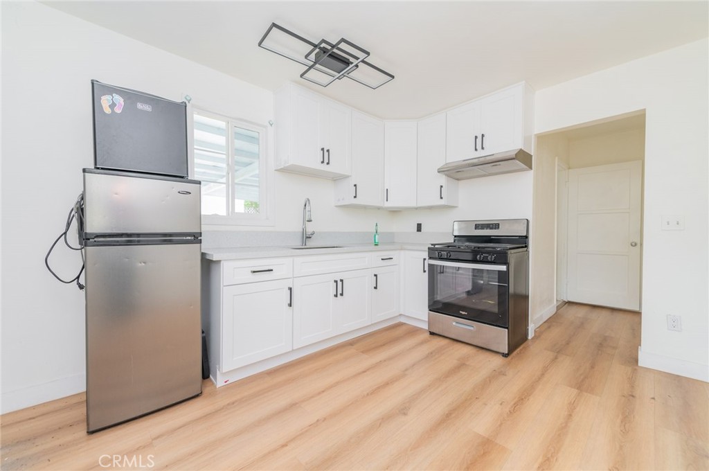 https://media.crmls.org/medias/c157cc4d-62c0-4ef3-afc7-acdffd8a9e37.jpg?preset=X-Large