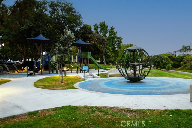 613 Larkspur Avenue, Corona del Mar CA: https://media.crmls.org/medias/c1582b53-b367-4c6a-b8f2-52b1eac72f17.jpg
