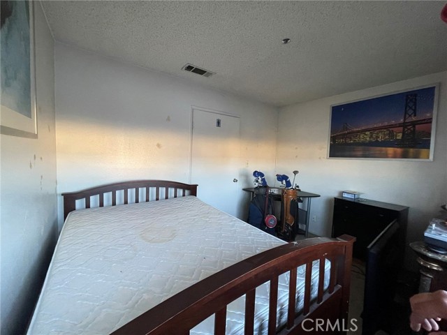 Detail Gallery Image 11 of 22 For 1575 S Reservoir St #H,  Pomona,  CA 91766 - 3 Beds | 3 Baths