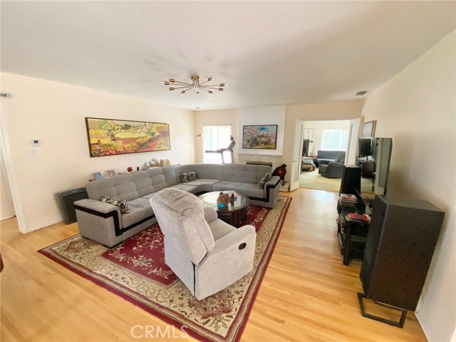 12740 Tiara Street, Valley Village CA: https://media.crmls.org/medias/c158f794-d19d-4ed5-8b07-e128a180eece.jpg