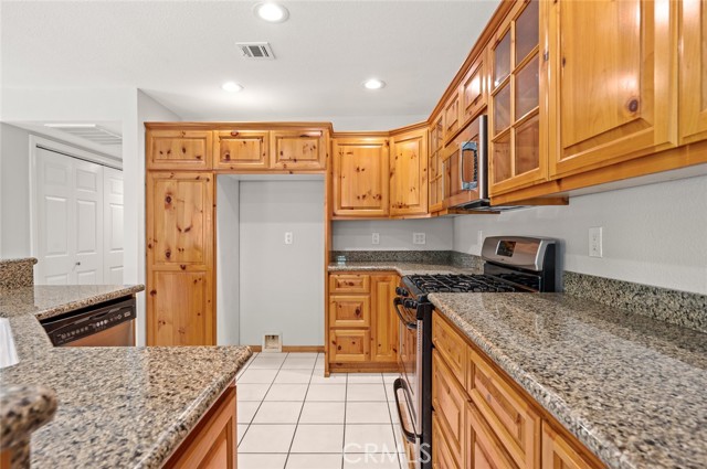 Detail Gallery Image 14 of 54 For 565 Ophir Cir, San Dimas,  CA 91773 - 2 Beds | 2 Baths