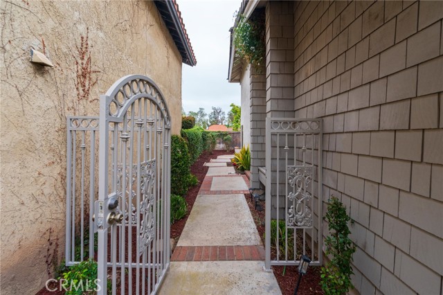 Detail Gallery Image 3 of 43 For 27 Lucero, Irvine,  CA 92620 - 4 Beds | 2/1 Baths