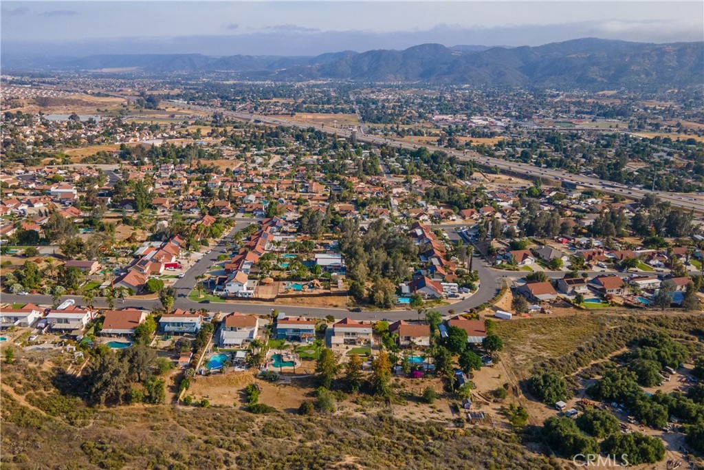 https://media.crmls.org/medias/c15a7b8e-d93a-4e59-9d6e-40499053d7ac.jpg?preset=X-Large