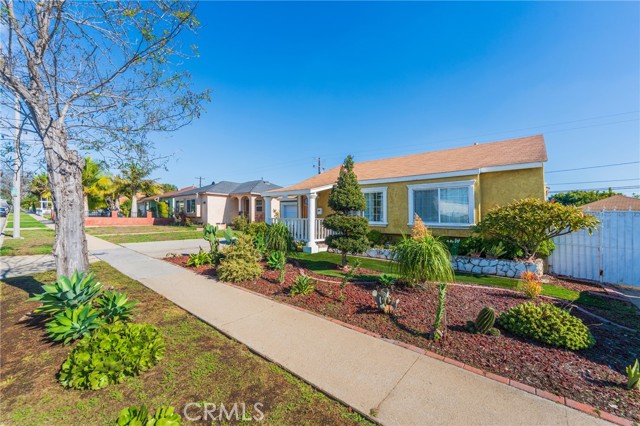 Detail Gallery Image 4 of 40 For 13022 S Budlong Ave, Gardena,  CA 90247 - 4 Beds | 2 Baths