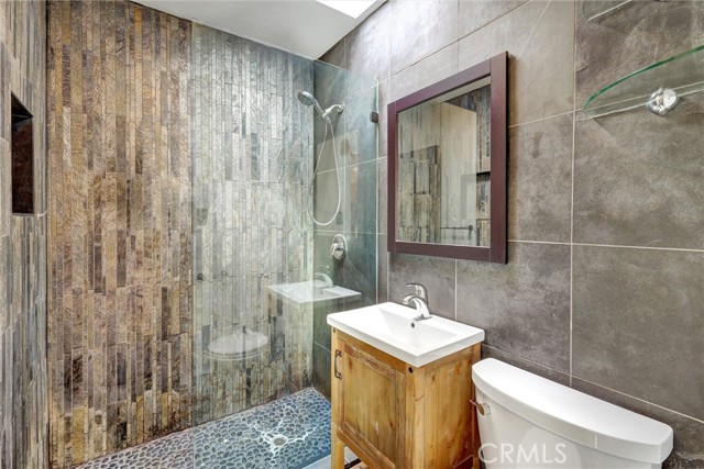 Detail Gallery Image 16 of 45 For 2428 Hutchison St, Vista,  CA 92084 - 3 Beds | 2/1 Baths