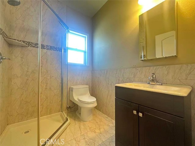 Detail Gallery Image 10 of 13 For 58 S Altadena Dr, Pasadena,  CA 91107 - 3 Beds | 3 Baths