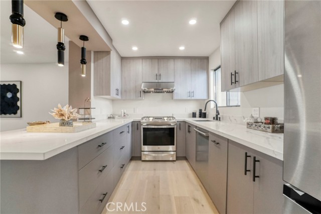12938 Valleyheart Drive, Studio City CA: https://media.crmls.org/medias/c15c24d1-1c0b-4c8b-8c65-e05b15fb93f8.jpg