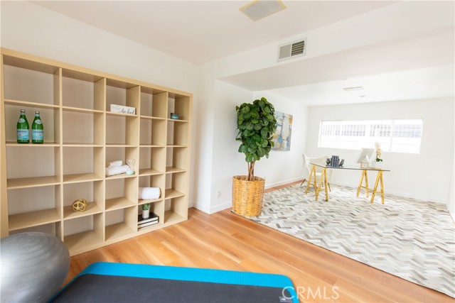 Detail Gallery Image 16 of 38 For 1139 Harvard St #B,  Santa Monica,  CA 90403 - 3 Beds | 2/1 Baths