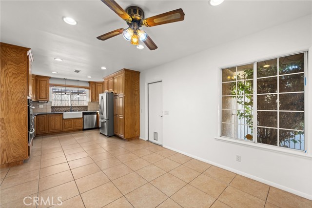 Detail Gallery Image 9 of 39 For 9647 Kempster Ave, Fontana,  CA 92335 - 3 Beds | 2 Baths