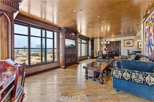645 FRONT Street, San Diego CA: https://media.crmls.org/medias/c15ec448-185d-4111-bfe2-14bc126edcad.jpg