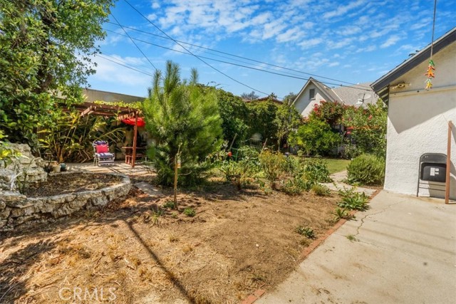 2270 E Orange Grove Boulevard, Pasadena CA: https://media.crmls.org/medias/c15f2711-fcde-44bd-9ce9-e82eec7ad2d6.jpg