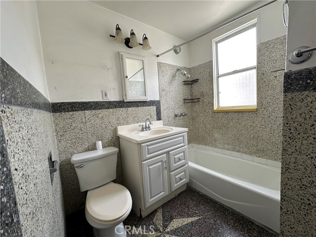 6426 Garvanza Avenue, Los Angeles CA: https://media.crmls.org/medias/c15fba61-9c04-4b02-bae7-20451b1f68e6.jpg