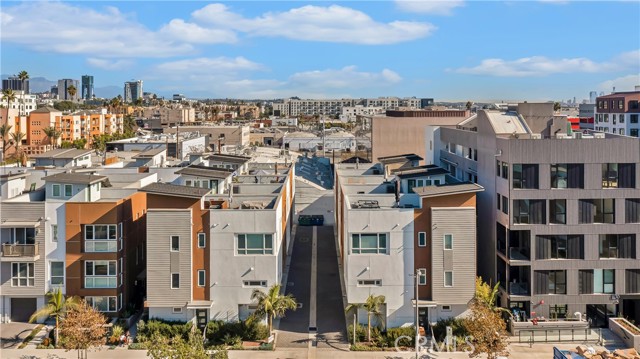 Detail Gallery Image 35 of 38 For 1149 W Alma Ln, Los Angeles,  CA 90038 - 3 Beds | 3/1 Baths