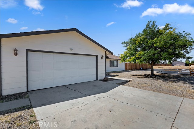 Detail Gallery Image 1 of 1 For 20900 Rambling Rd, Apple Valley,  CA 92308 - 4 Beds | 2 Baths