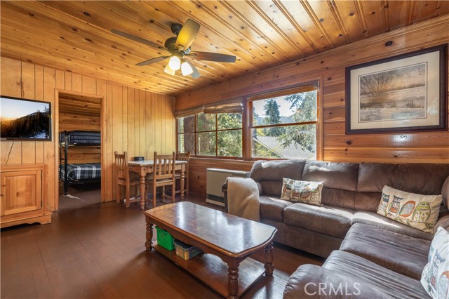 Detail Gallery Image 15 of 27 For 796 Silver Tip Dr, Big Bear Lake,  CA 92315 - 2 Beds | 2 Baths