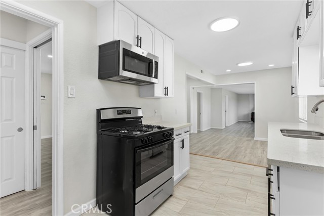 Detail Gallery Image 14 of 53 For 15944 Wintun Rd, Apple Valley,  CA 92307 - 5 Beds | 3 Baths