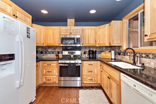 43201 Sand Canyon Road, Big Bear Lake CA: https://media.crmls.org/medias/c1623c8d-9a6a-4913-8c13-a6317ce71ffe.jpg