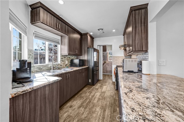 Detail Gallery Image 12 of 22 For 1220 Richard, Glendale,  CA 91206 - 2 Beds | 2 Baths