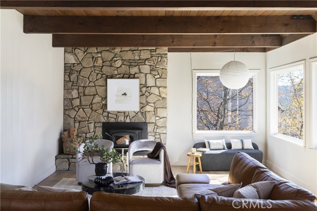 Detail Gallery Image 2 of 29 For 28000 West Shore Dr, Lake Arrowhead,  CA 92352 - 4 Beds | 3/1 Baths