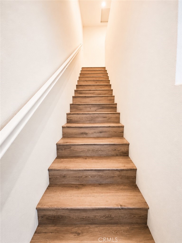 https://media.crmls.org/medias/c165a1a5-a7c0-428f-aaa0-bafd9010c669.jpg?preset=X-Large