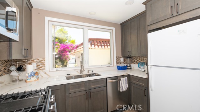 Detail Gallery Image 11 of 15 For 7 Satinwood Way, Irvine,  CA 92612 - 2 Beds | 2 Baths