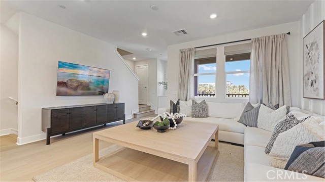 Detail Gallery Image 8 of 28 For 1750 E Park St #20,  Anaheim,  CA 92805 - 3 Beds | 2/1 Baths