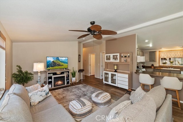 391 Montclair Dr, Big Bear City CA: https://media.crmls.org/medias/c1669b05-9c77-4529-9f45-cfff80e130d9.jpg