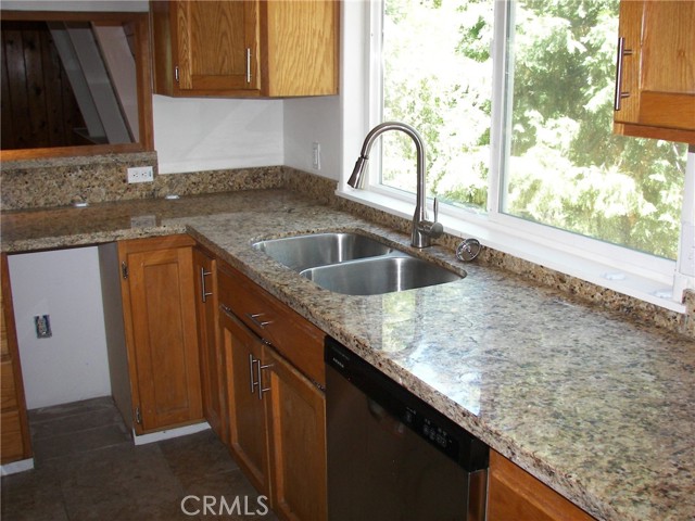 24798 Bernard Drive, Crestline CA: https://media.crmls.org/medias/c16778c1-c394-4ca2-8f58-017cd690f2c8.jpg