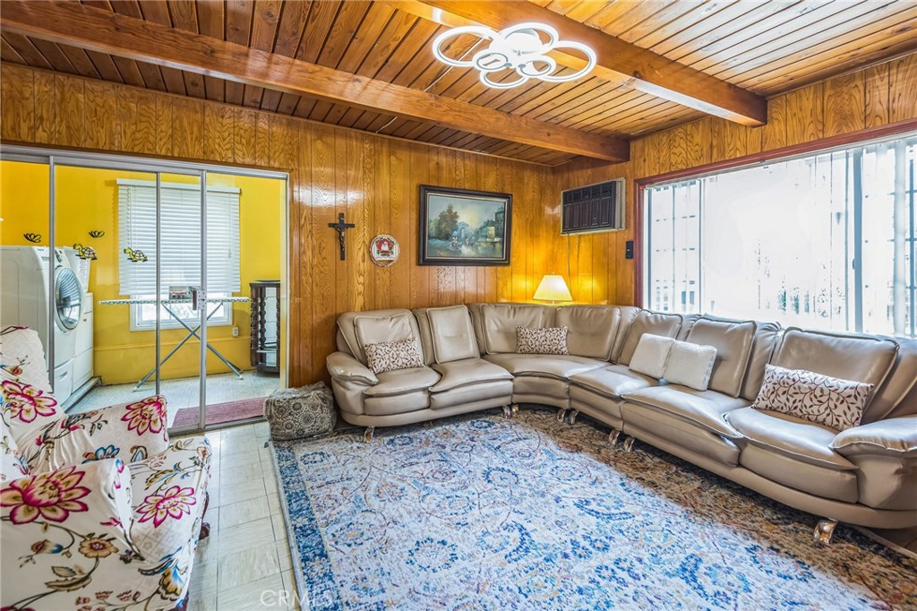 https://media.crmls.org/medias/c167862a-3fd8-4feb-8b81-5c6d95a8cdc5.jpg?preset=X-Large