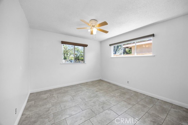 Detail Gallery Image 8 of 28 For 2006 W Wilshire Ave, Santa Ana,  CA 92704 - 3 Beds | 2 Baths