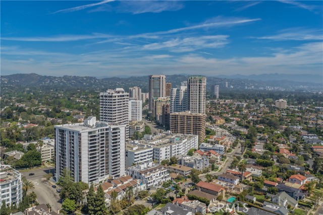 Detail Gallery Image 55 of 56 For 10707 Rochester, Los Angeles,  CA 90024 - 3 Beds | 3 Baths