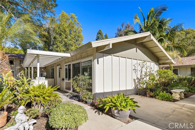 105 Via Estrada, Laguna Woods CA: https://media.crmls.org/medias/c1690e38-8201-4890-91fe-81be81a477e7.jpg