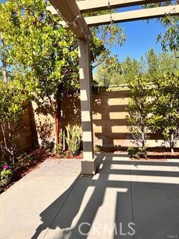 Detail Gallery Image 2 of 6 For 105 Gemstone, Irvine,  CA 92620 - 3 Beds | 2/1 Baths