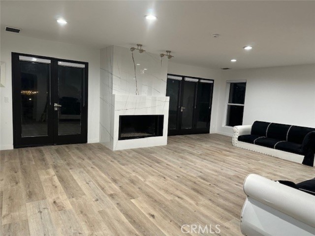 Detail Gallery Image 15 of 42 For 5128 Llano, Woodland Hills,  CA 91364 - 3 Beds | 3 Baths