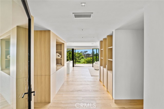 1075 Granville Drive, Newport Beach CA: https://media.crmls.org/medias/c16970aa-4532-4e38-b8c6-52a361376aa6.jpg